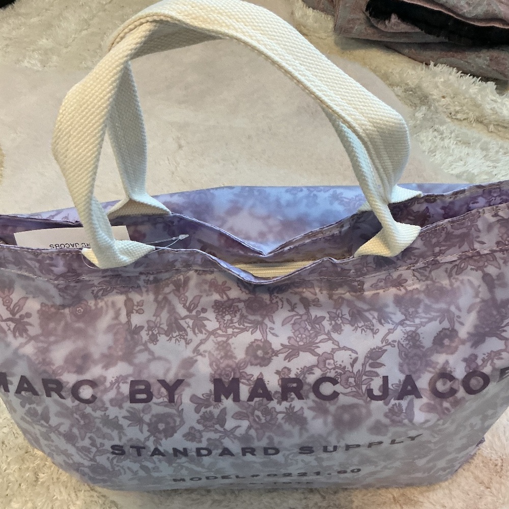 MARC BY MARC JACOBS STANDARD SUPPLY TOTE 21x14 inches